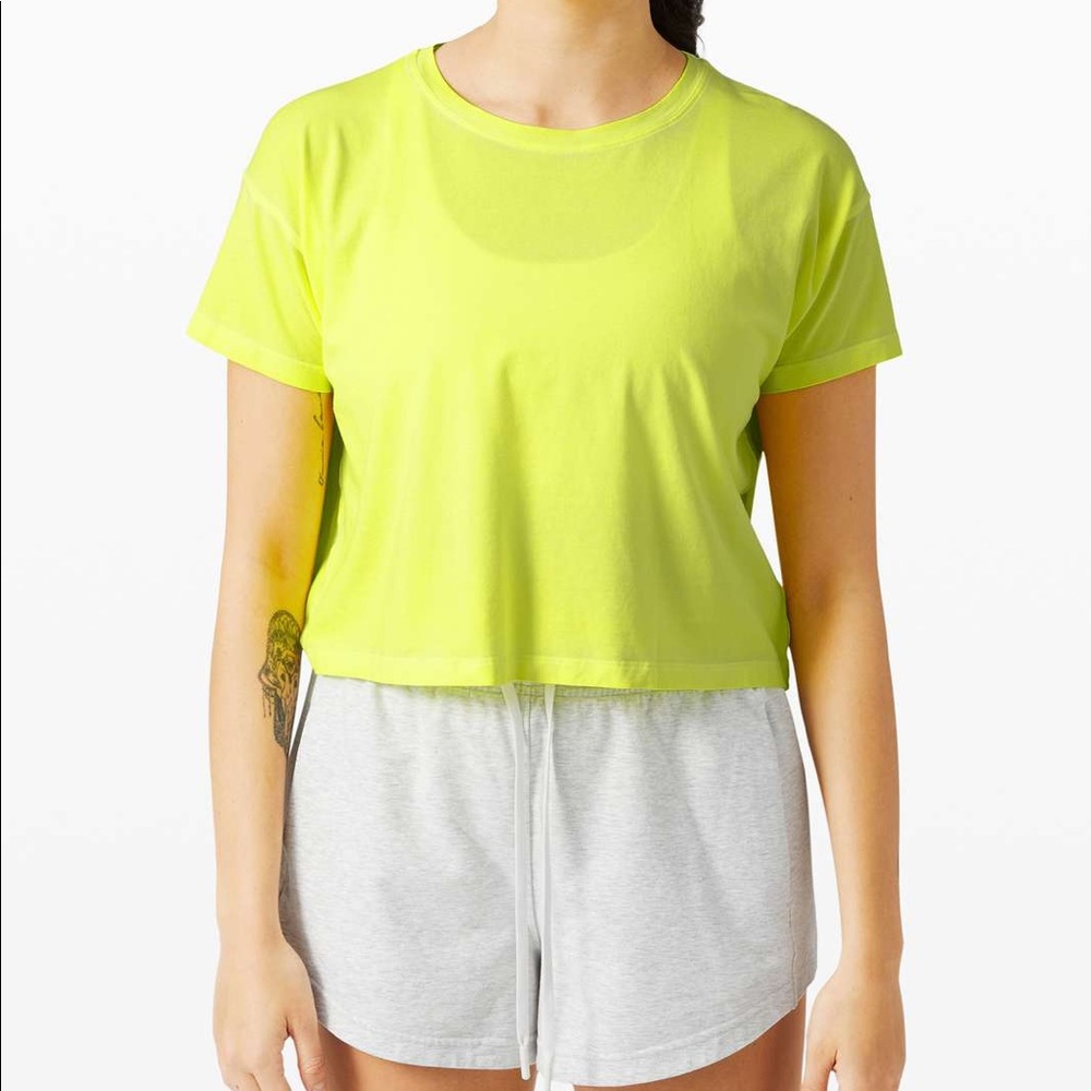 Lululemon Cates Tee _ Sublimado Pigment Dye Highlight Yellow_ Size 4
